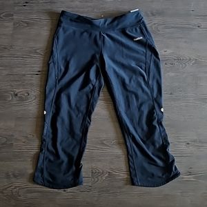 XS Women's Reebok flared workout capri pants